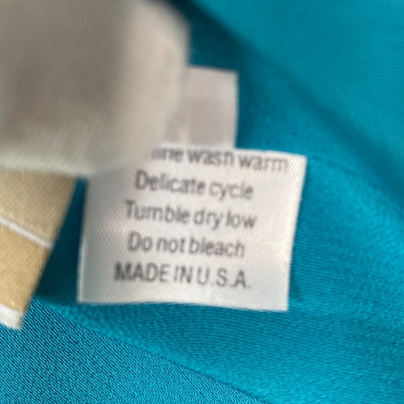 Mack and Mack Clothing of Greensboro NC Teal women’s top travel fabric Size M - Picture 6 of 6